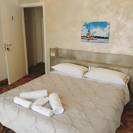 Casamia-guest House *